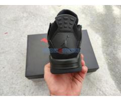 Nike Air Jordan 4 Black Cat - Fotografija 4/5