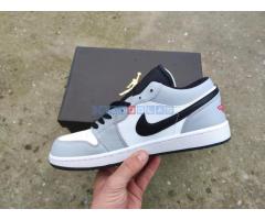 Nike Air Jordan 1 Low Light Smoke Grey - Fotografija 3/5